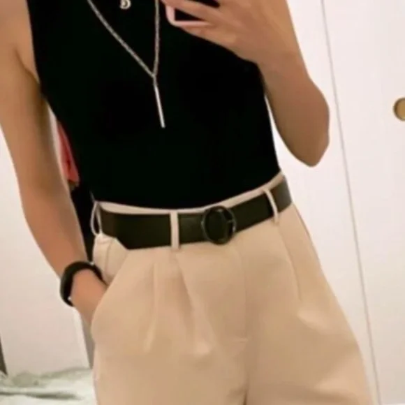 Luxe Vegan leather Circle Buckle Belt - Picture 9 of 12